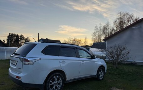 Mitsubishi Outlander III рестайлинг 3, 2014 год, 1 550 000 рублей, 22 фотография