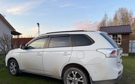 Mitsubishi Outlander III рестайлинг 3, 2014 год, 1 550 000 рублей, 18 фотография