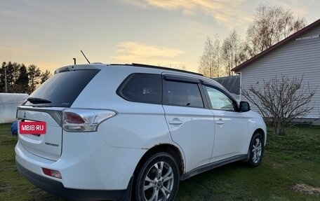Mitsubishi Outlander III рестайлинг 3, 2014 год, 1 550 000 рублей, 17 фотография