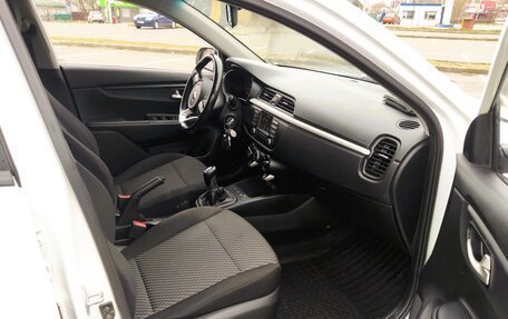 KIA Rio IV, 2018 год, 1 177 000 рублей, 18 фотография