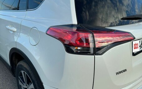 Toyota RAV4, 2017 год, 2 400 000 рублей, 2 фотография