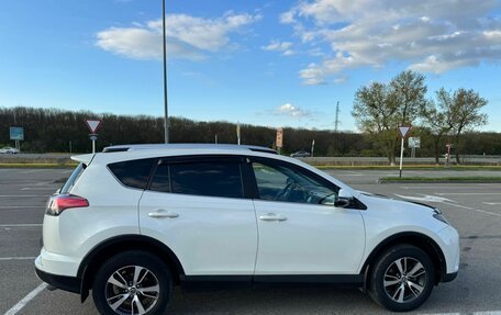 Toyota RAV4, 2017 год, 2 400 000 рублей, 3 фотография