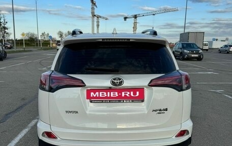 Toyota RAV4, 2017 год, 2 400 000 рублей, 11 фотография