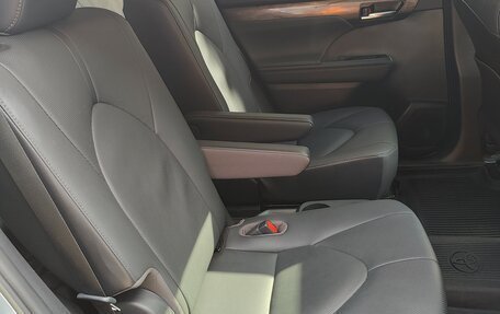 Toyota Highlander, 2020 год, 4 500 000 рублей, 31 фотография