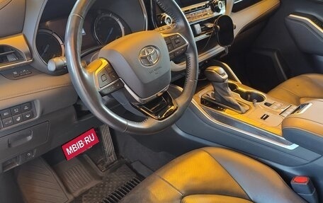Toyota Highlander, 2020 год, 4 500 000 рублей, 24 фотография