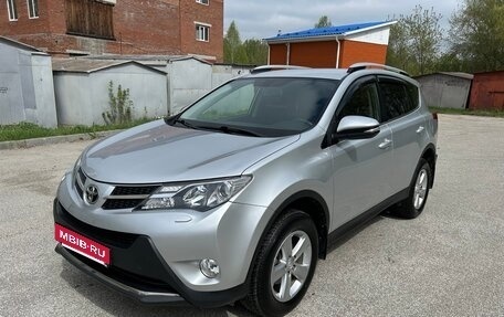 Toyota RAV4, 2014 год, 2 390 000 рублей, 2 фотография