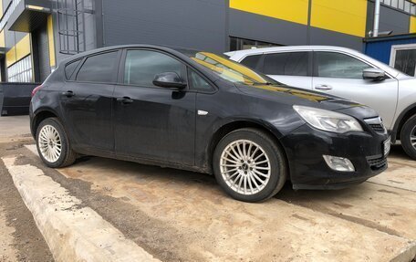 Opel Astra J, 2011 год, 630 000 рублей, 1 фотография