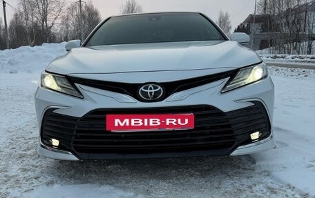 Toyota Camry, 2022 год, 3 749 000 рублей, 3 фотография