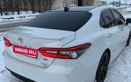 Toyota Camry, 2022 год, 3 749 000 рублей, 10 фотография