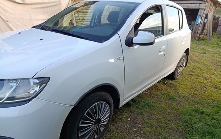 Renault Sandero II рестайлинг, 2017 год, 900 000 рублей, 5 фотография
