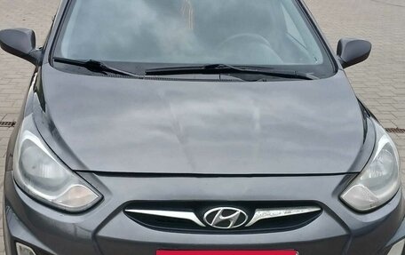 Hyundai Solaris II рестайлинг, 2012 год, 620 000 рублей, 2 фотография