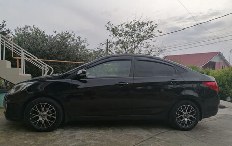 Hyundai Solaris II рестайлинг, 2011 год, 900 000 рублей, 2 фотография