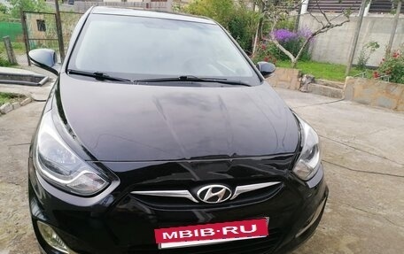 Hyundai Solaris II рестайлинг, 2011 год, 900 000 рублей, 4 фотография