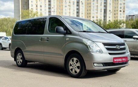 Hyundai Grand Starex Grand Starex I рестайлинг 2, 2014 год, 2 155 000 рублей, 2 фотография