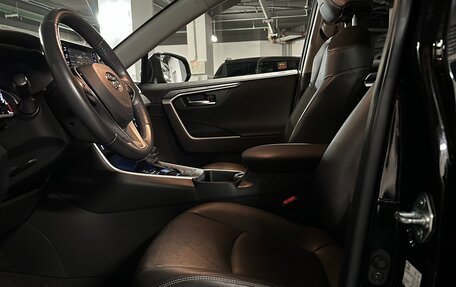 Toyota RAV4, 2020 год, 3 950 000 рублей, 9 фотография