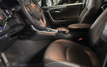 Toyota RAV4, 2020 год, 3 950 000 рублей, 10 фотография