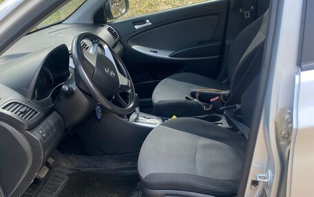 Hyundai Solaris II рестайлинг, 2011 год, 750 000 рублей, 4 фотография