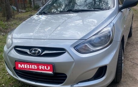 Hyundai Solaris II рестайлинг, 2011 год, 750 000 рублей, 5 фотография