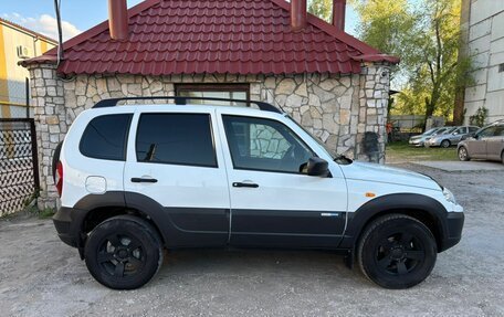 Chevrolet Niva I рестайлинг, 2015 год, 590 000 рублей, 4 фотография