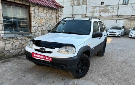 Chevrolet Niva I рестайлинг, 2015 год, 590 000 рублей, 2 фотография
