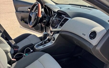 Chevrolet Cruze II, 2010 год, 670 000 рублей, 7 фотография