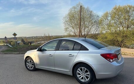 Chevrolet Cruze II, 2010 год, 670 000 рублей, 4 фотография