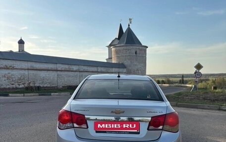 Chevrolet Cruze II, 2010 год, 670 000 рублей, 5 фотография