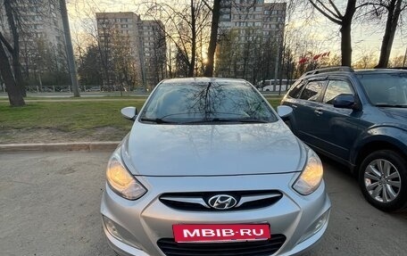 Hyundai Solaris II рестайлинг, 2012 год, 900 000 рублей, 4 фотография