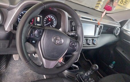 Toyota RAV4, 2018 год, 2 600 000 рублей, 7 фотография
