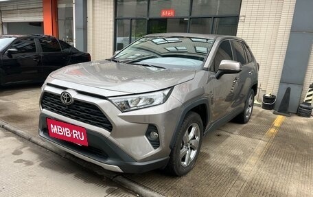 Toyota RAV4, 2021 год, 2 423 200 рублей, 2 фотография