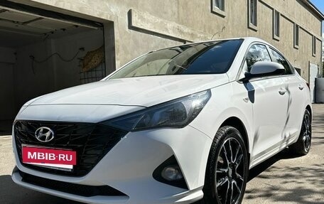 Hyundai Solaris II рестайлинг, 2021 год, 1 565 000 рублей, 4 фотография
