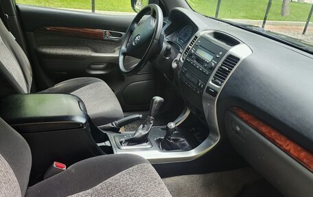 Toyota Land Cruiser Prado 120 рестайлинг, 2005 год, 1 750 000 рублей, 5 фотография