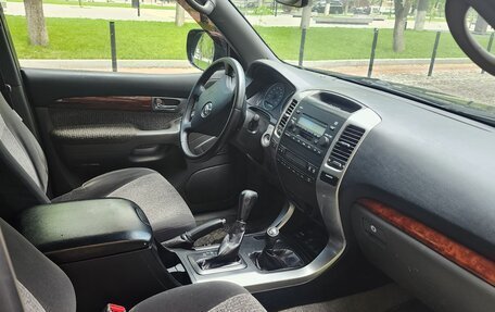 Toyota Land Cruiser Prado 120 рестайлинг, 2005 год, 1 750 000 рублей, 7 фотография
