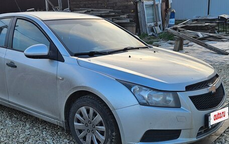 Chevrolet Cruze II, 2010 год, 720 000 рублей, 3 фотография