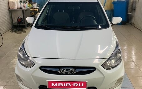 Hyundai Solaris II рестайлинг, 2011 год, 680 000 рублей, 1 фотография
