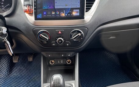 Hyundai Solaris II рестайлинг, 2018 год, 1 300 000 рублей, 7 фотография