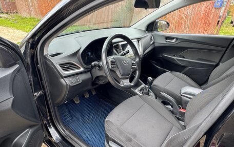 Hyundai Solaris II рестайлинг, 2018 год, 1 300 000 рублей, 10 фотография
