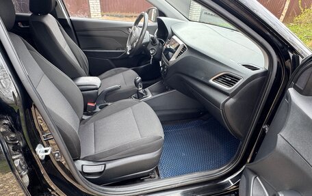 Hyundai Solaris II рестайлинг, 2018 год, 1 300 000 рублей, 12 фотография