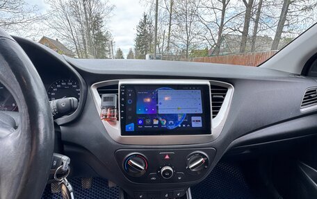 Hyundai Solaris II рестайлинг, 2018 год, 1 300 000 рублей, 8 фотография