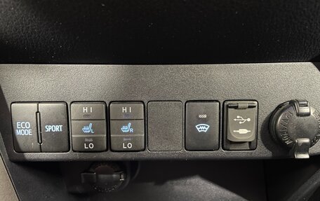 Toyota RAV4, 2018 год, 2 442 000 рублей, 19 фотография