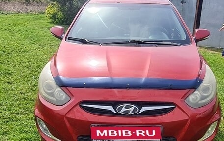 Hyundai Solaris II рестайлинг, 2012 год, 690 000 рублей, 3 фотография