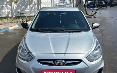 Hyundai Solaris II рестайлинг, 2011 год, 780 000 рублей, 2 фотография