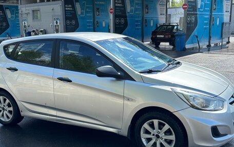 Hyundai Solaris II рестайлинг, 2011 год, 780 000 рублей, 3 фотография