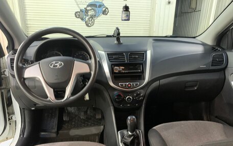 Hyundai Solaris II рестайлинг, 2011 год, 680 000 рублей, 10 фотография