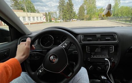 Volkswagen Jetta VI, 2017 год, 1 070 000 рублей, 4 фотография