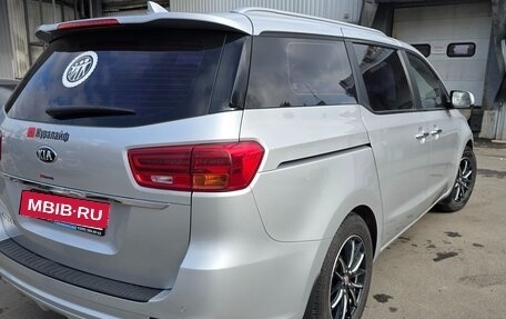 KIA Carnival III, 2019 год, 2 950 000 рублей, 2 фотография