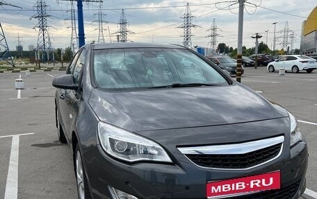 Opel Astra J, 2010 год, 850 000 рублей, 1 фотография