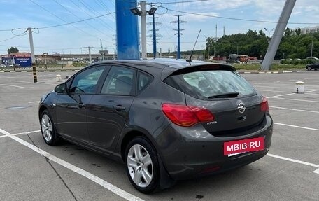 Opel Astra J, 2010 год, 850 000 рублей, 3 фотография