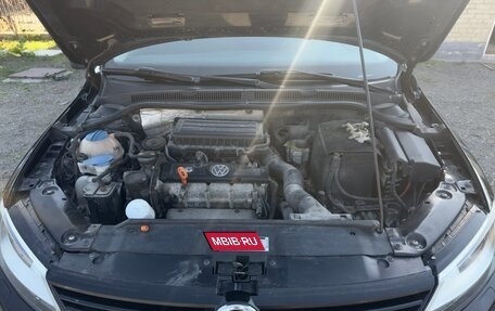 Volkswagen Jetta VI, 2013 год, 975 000 рублей, 6 фотография