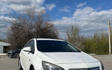 Opel Astra J, 2012 год, 620 000 рублей, 1 фотография